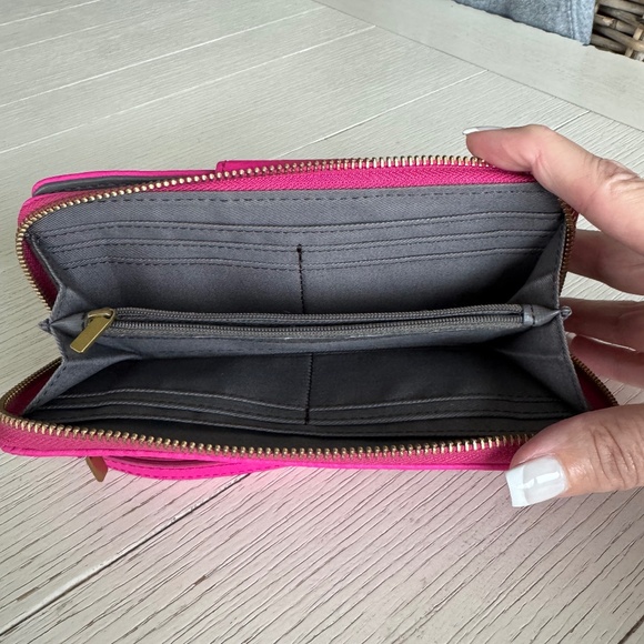 Brand New Without Tags - Fossil Pebble Leather Women's Wallet - Picture 4 of 5